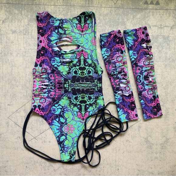Freedom Ravewear Medium Bundle Bodysuit Sleeves Skirt 8 pieces Rave Festival - Picture 2 of 12